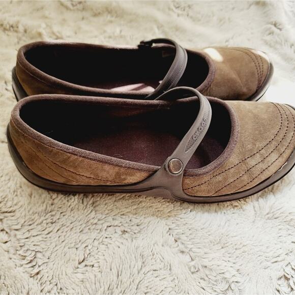 MARY JANE SUEDE BROWN CROCS SIZE 9 - Picture 4 of 10